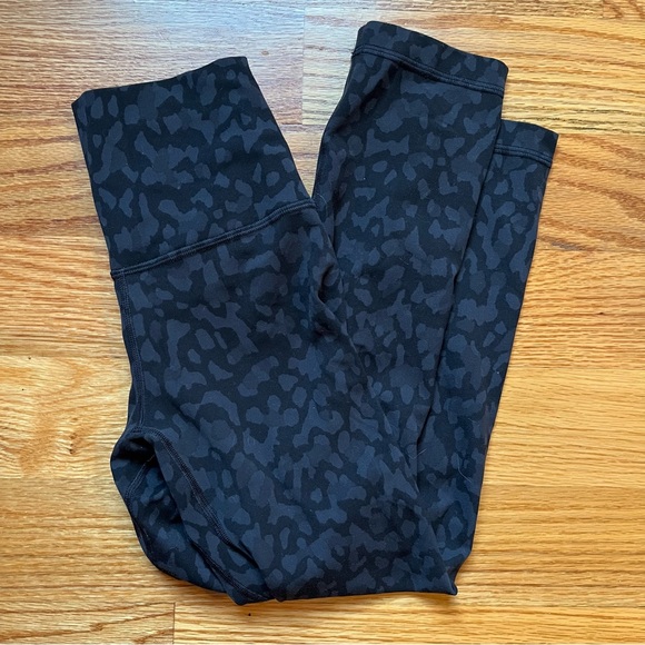 Lululemon align crop in Incognito Camo Multi Grey size 2 - Picture 2 of 6
